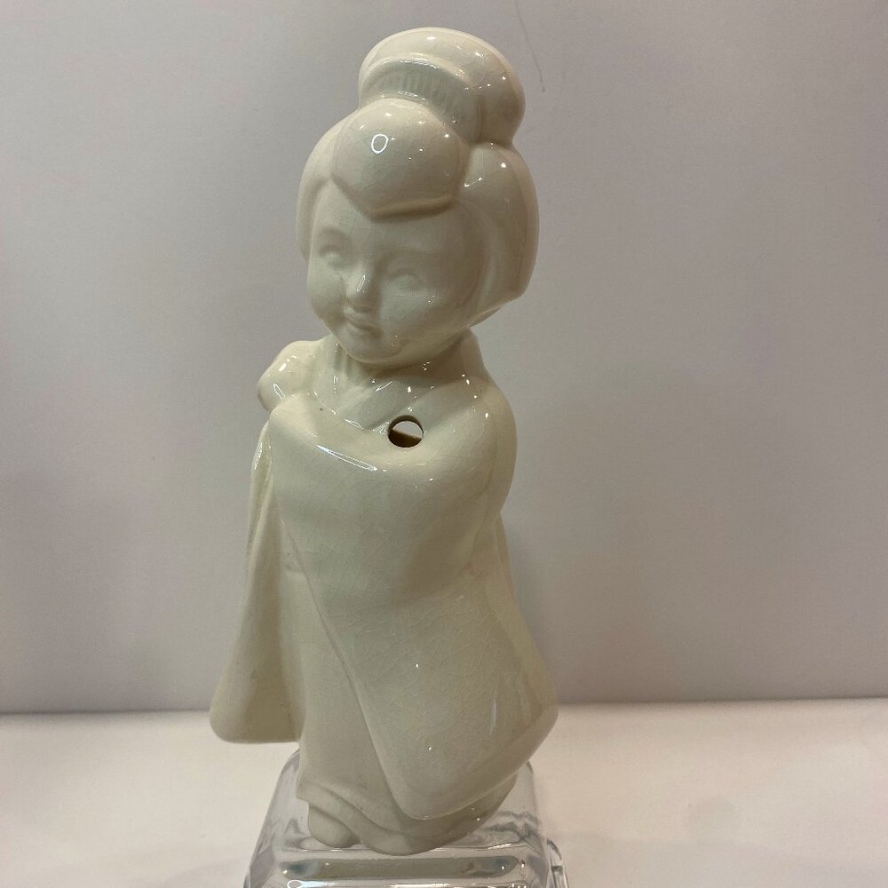 Vintage White Ceramic Geisha Girl (9" X 4" X 4")